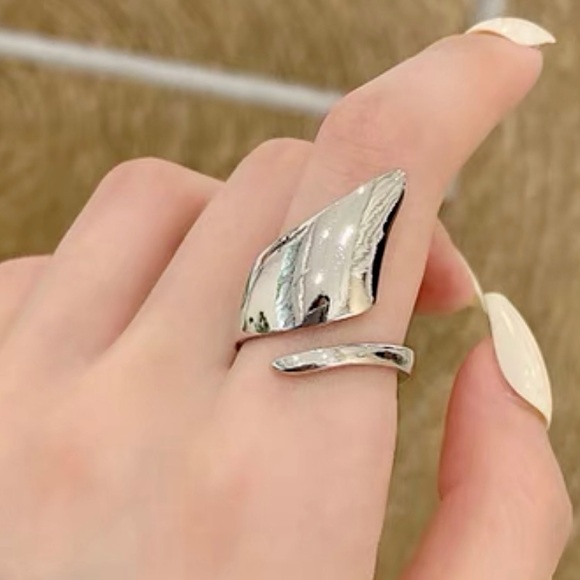 Unique Modern Two Rings Set - Picture 4 of 15